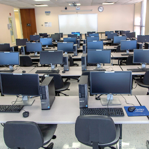 How to Choose the Best Computer Lab Furniture